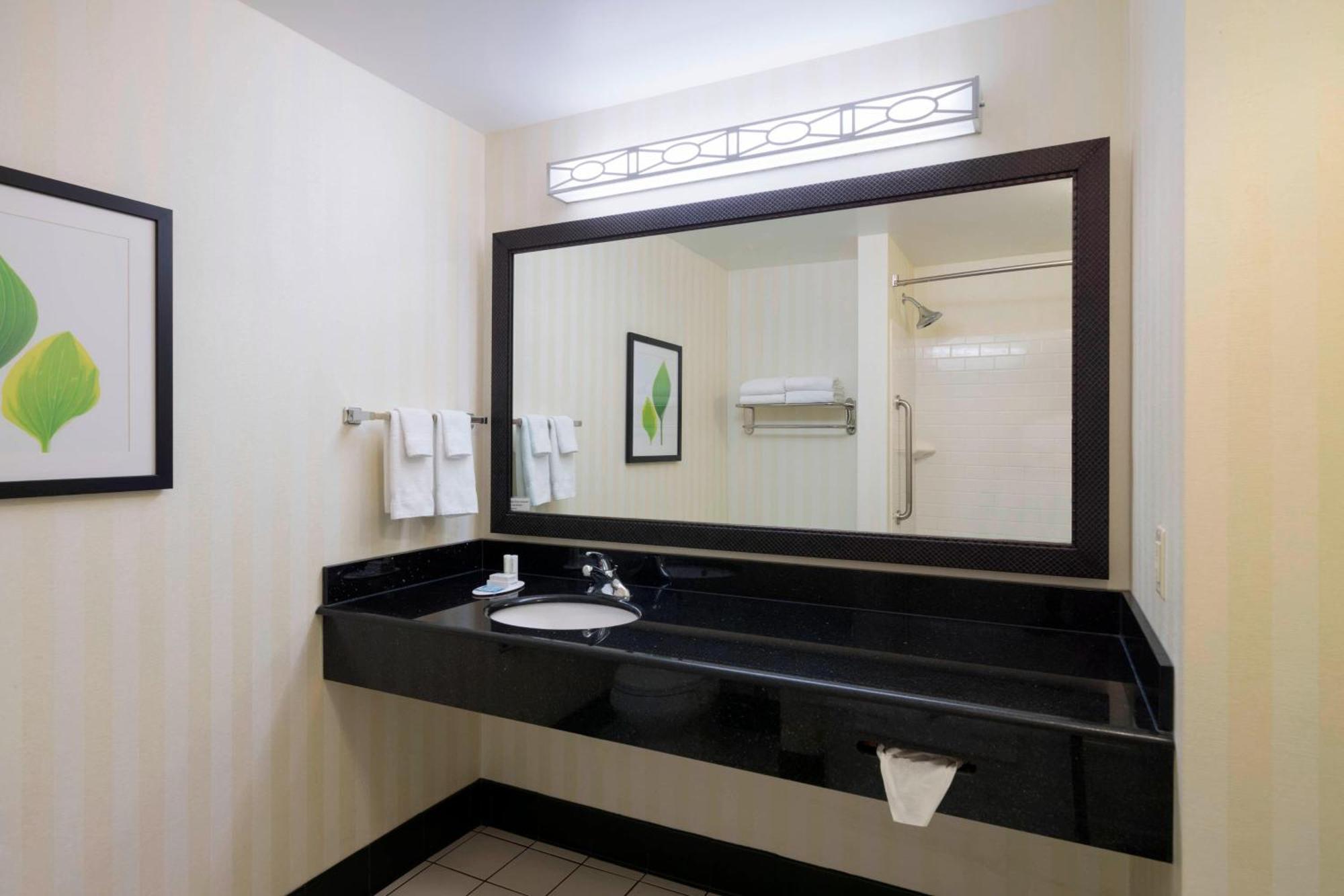 Fairfield Inn & Suites Huntingdon Raystown Lake Bagian luar foto